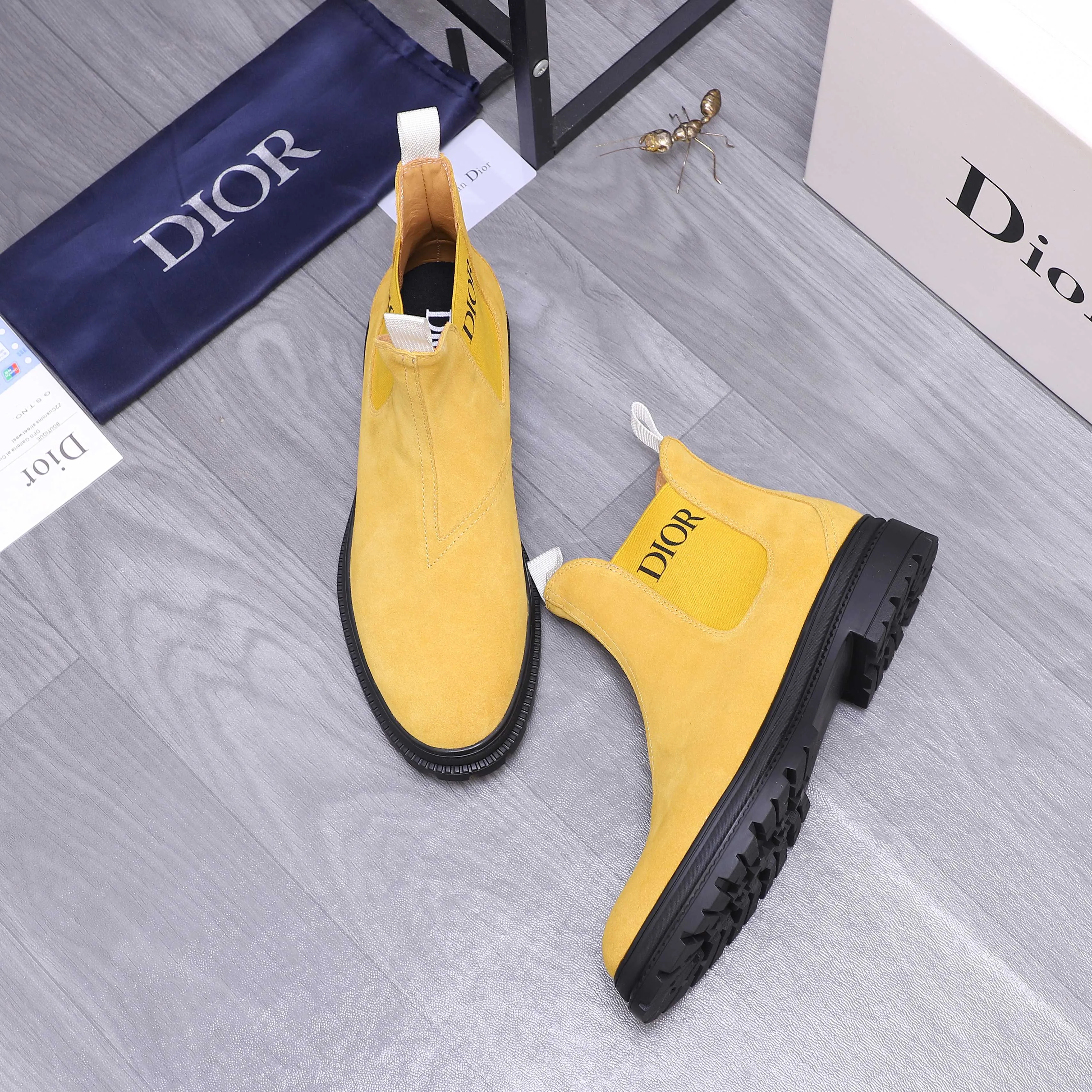 Men's shoes 💰500 Product trademark: Dior "Dior" high-top casual shoes Regular size: 38-45 (45 is custom-made and non-returnable) Product materials: Selected frosted cowhide upper, cowhide lining, rubber non-slip outsole